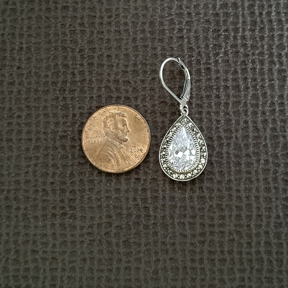 MARC Cubic Zirconia💎 Teardrop💧 Earrings with Swarovski Marcasite Gemstones - Picture 7 of 15